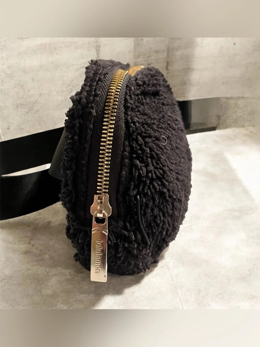 Lululemon Everywhere Belt Bag Large Fleece Black w/Gold Hardware Sherpa 2L 8”x6”